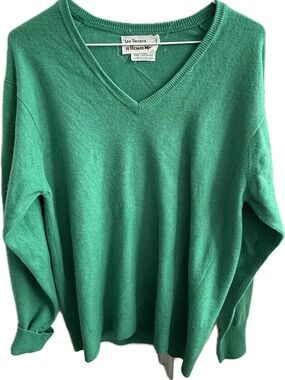 100% cashmere Women's Green V-Neck Sweater